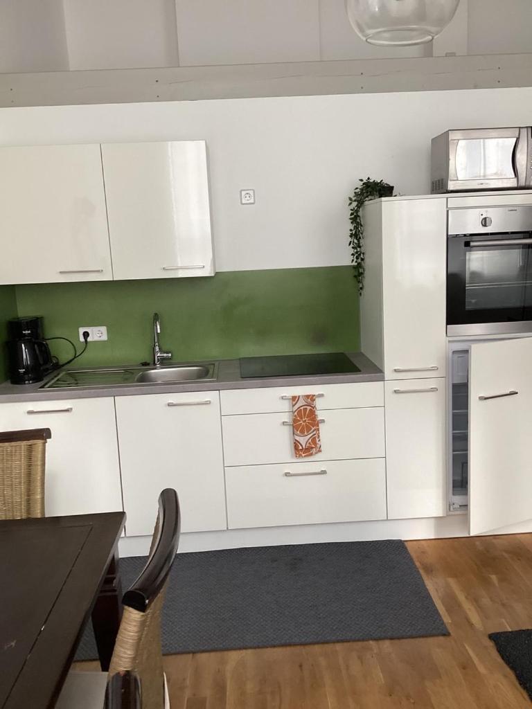 Tolle Zentrale Stadtwohnung In Berlin-weissensee-prenzlauer Berg Appartement *