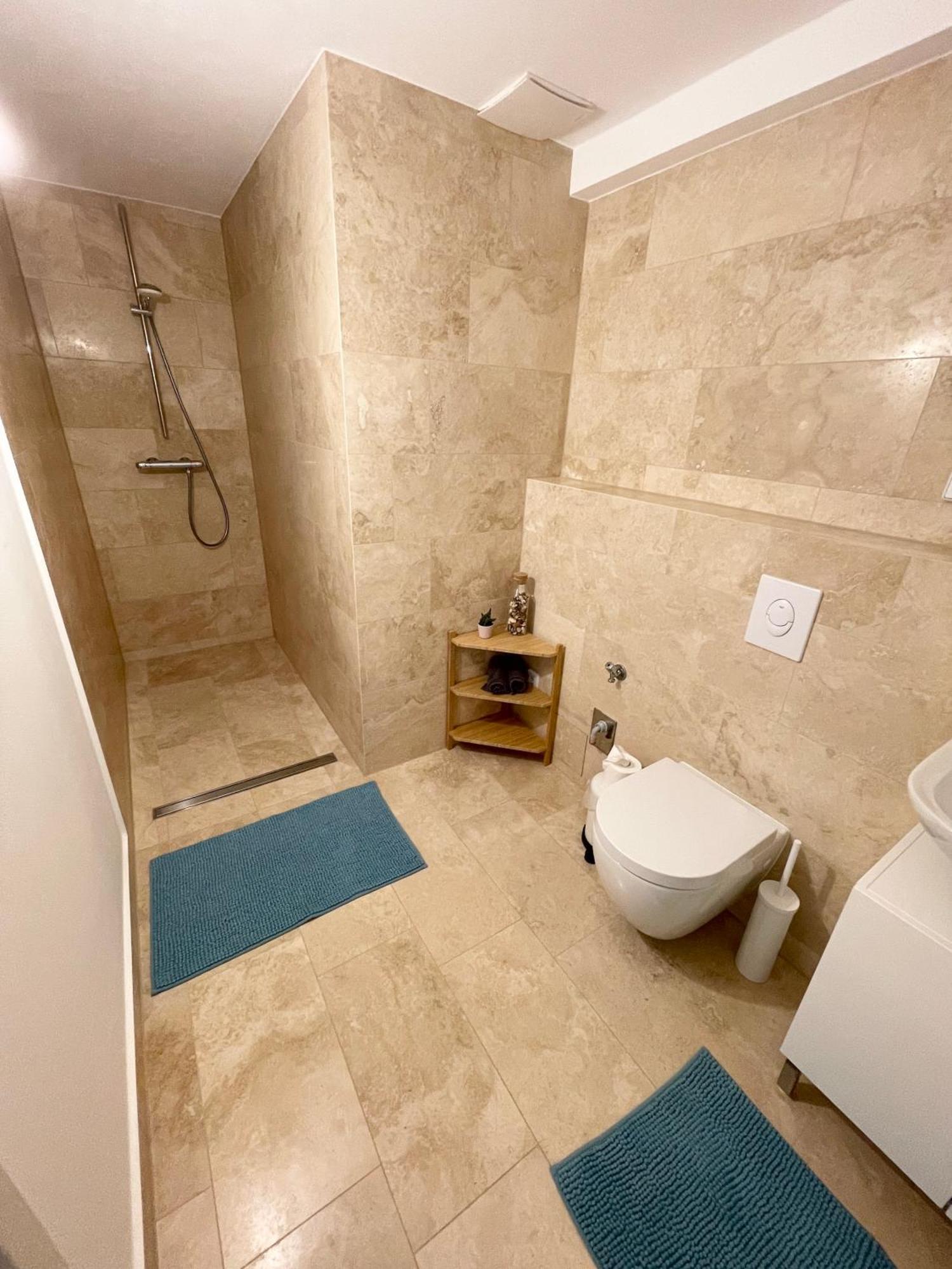 Appartement Tolle Zentrale Stadtwohnung In Berlin-weissensee-prenzlauer Berg Berlijn